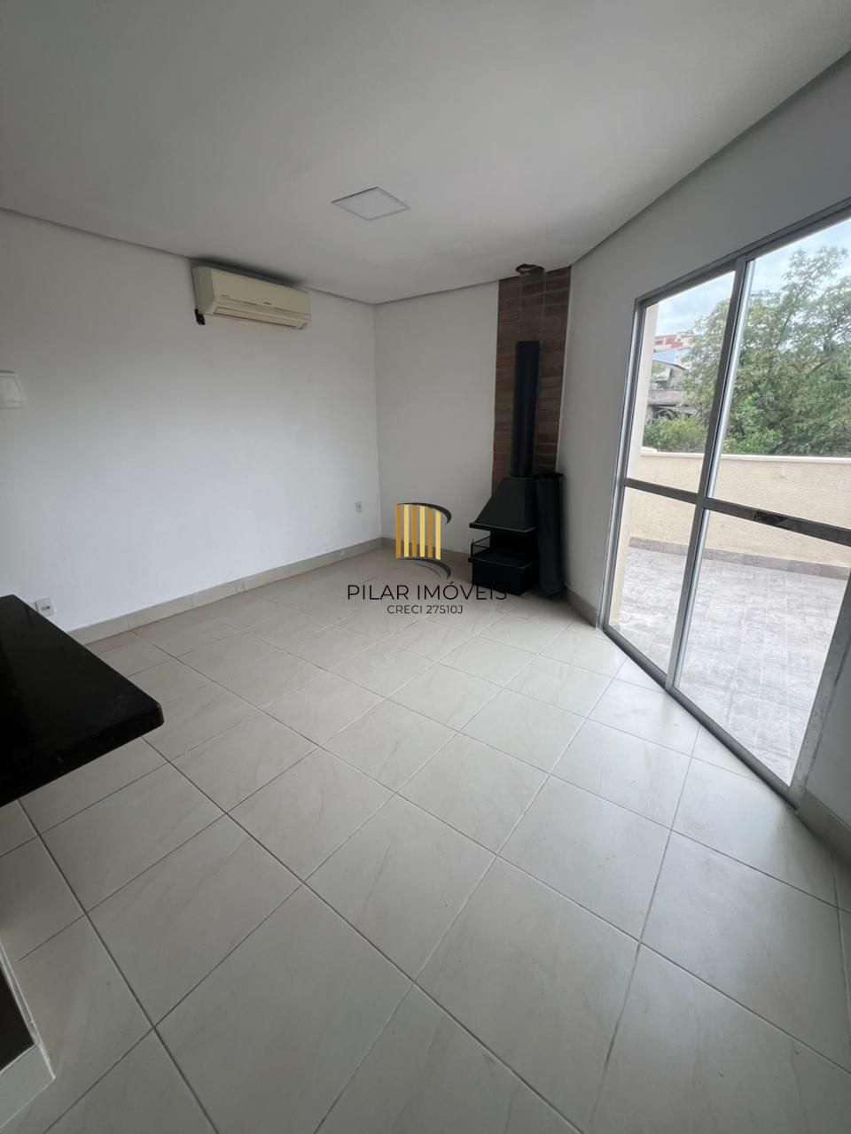 Cobertura reformada com terraço