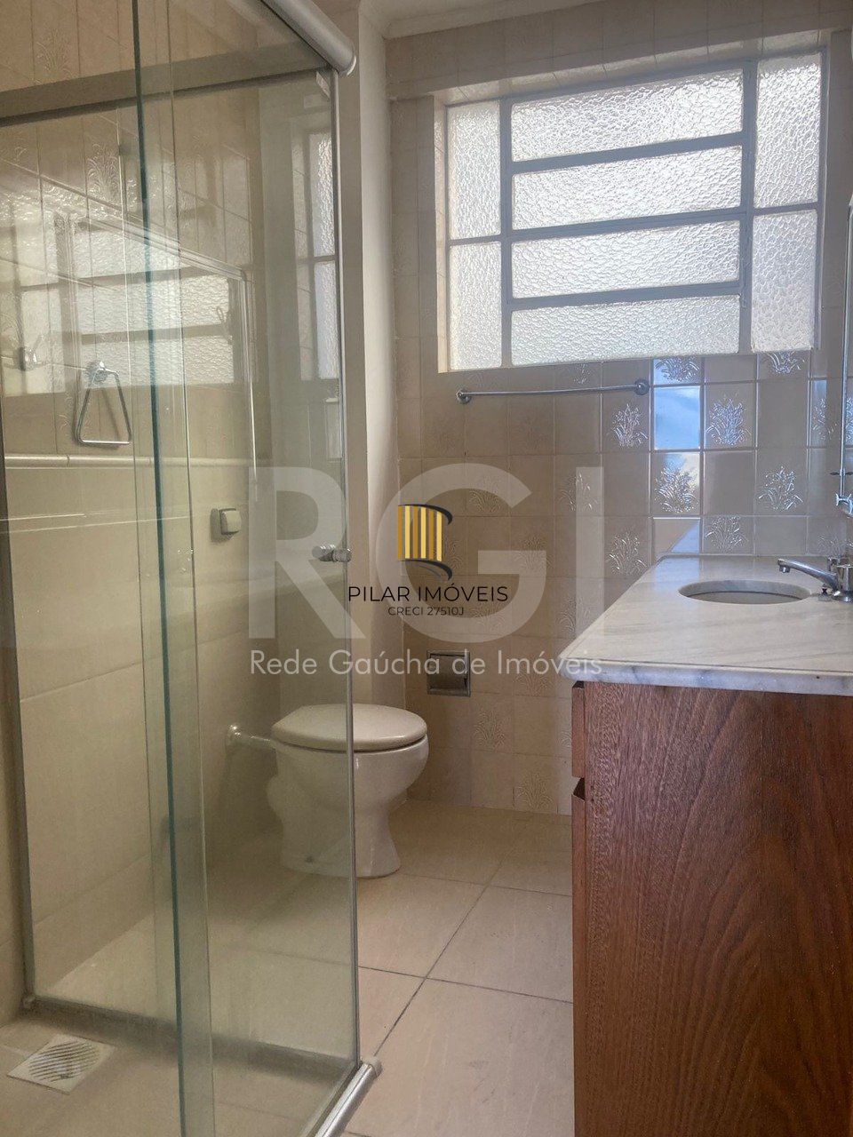 Ampla apartamento 3 dormitorios,living 2 ambientes na Cidade Baixa, com 2 garage