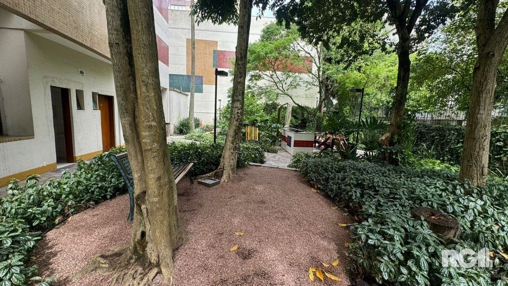 APARTAMENTO SEMI MOBILIADO - 3  DORM COM  GAR - CÓD. RP390648