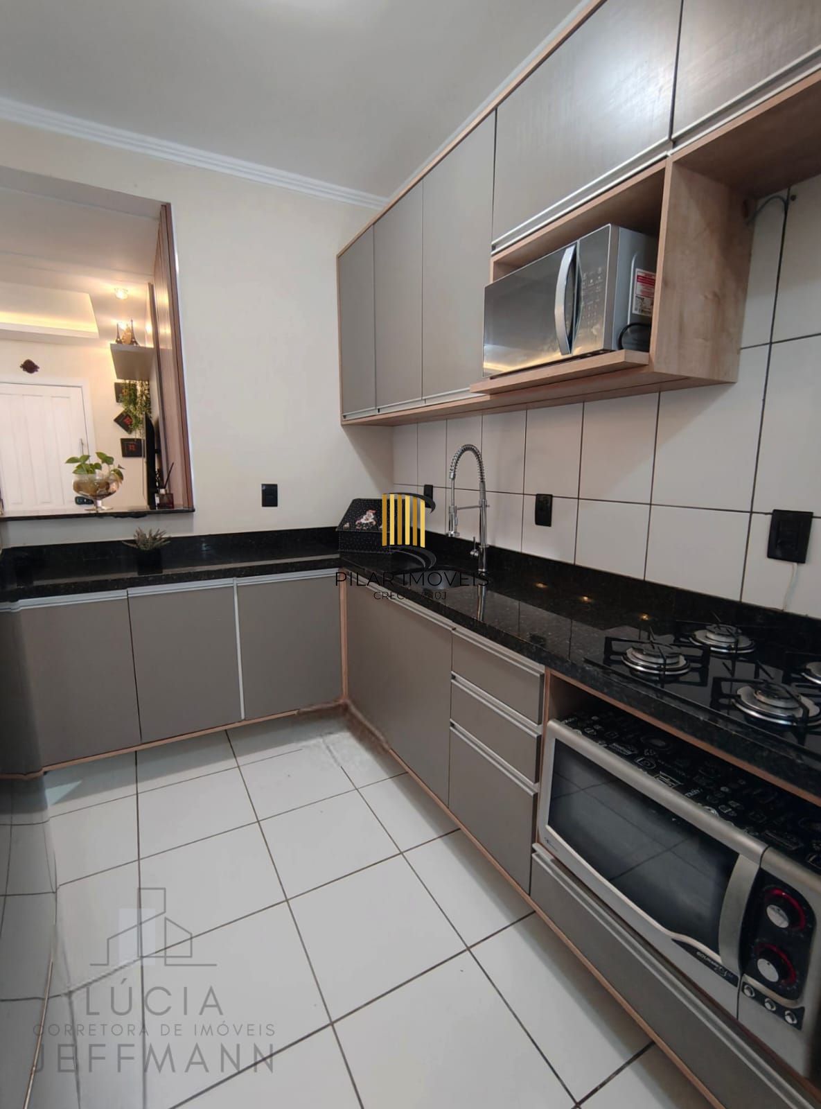 Casa em condomínio semi-mobiliada, desocupada e pronta para morar!