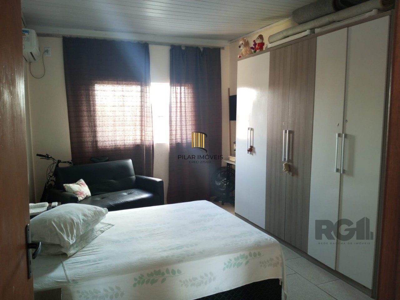 Casa de 1 dormitório, com uma garagem, bairro Rubem Berta- Porto Alegre