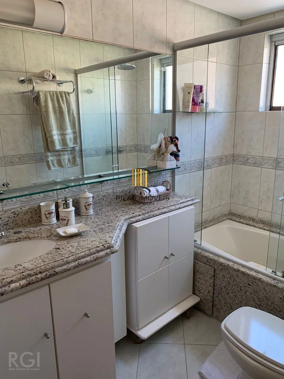 Cobertura para Venda - 310m², 3 dormitórios, sendo 1 suites, 4 vagas - Rio Branc