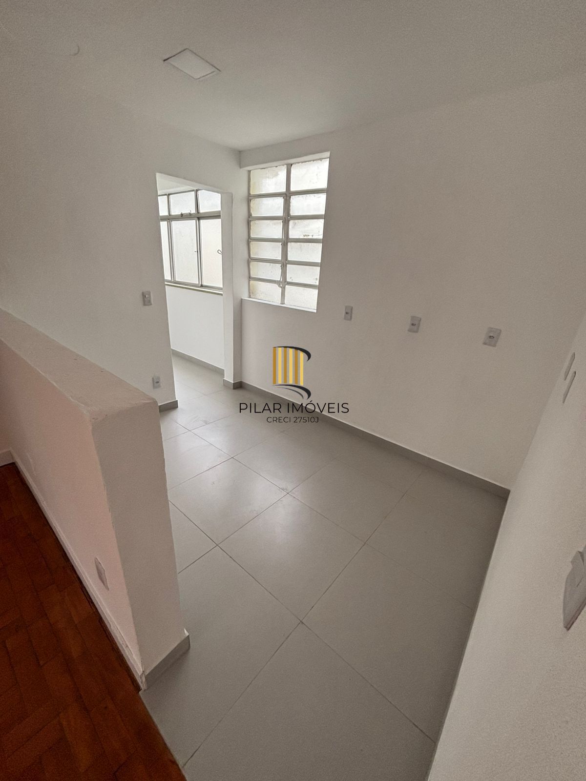 Apartamento amplo reformado com vaga de garagem  à venda na Marquês do Pombal