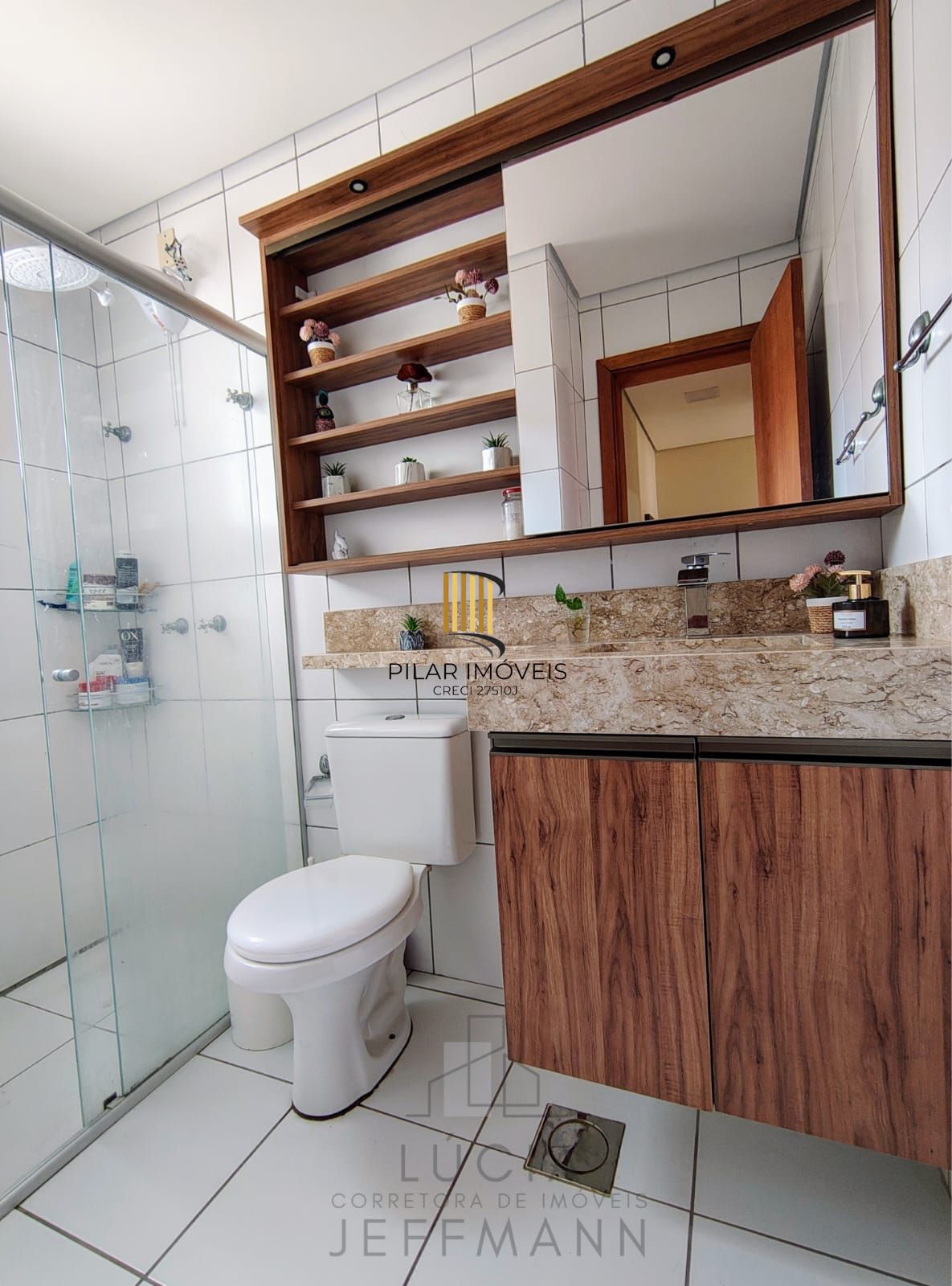 Casa em condomínio semi-mobiliada, desocupada e pronta para morar!