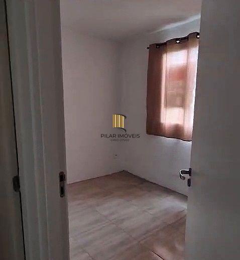 Apartamento de 2 dormitórios com garagem desocupado.