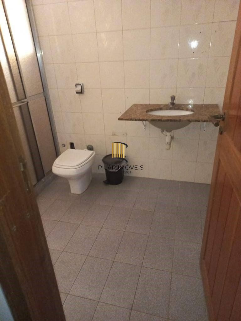 Casa 4 dormitórios, com sacada e amplo terraço