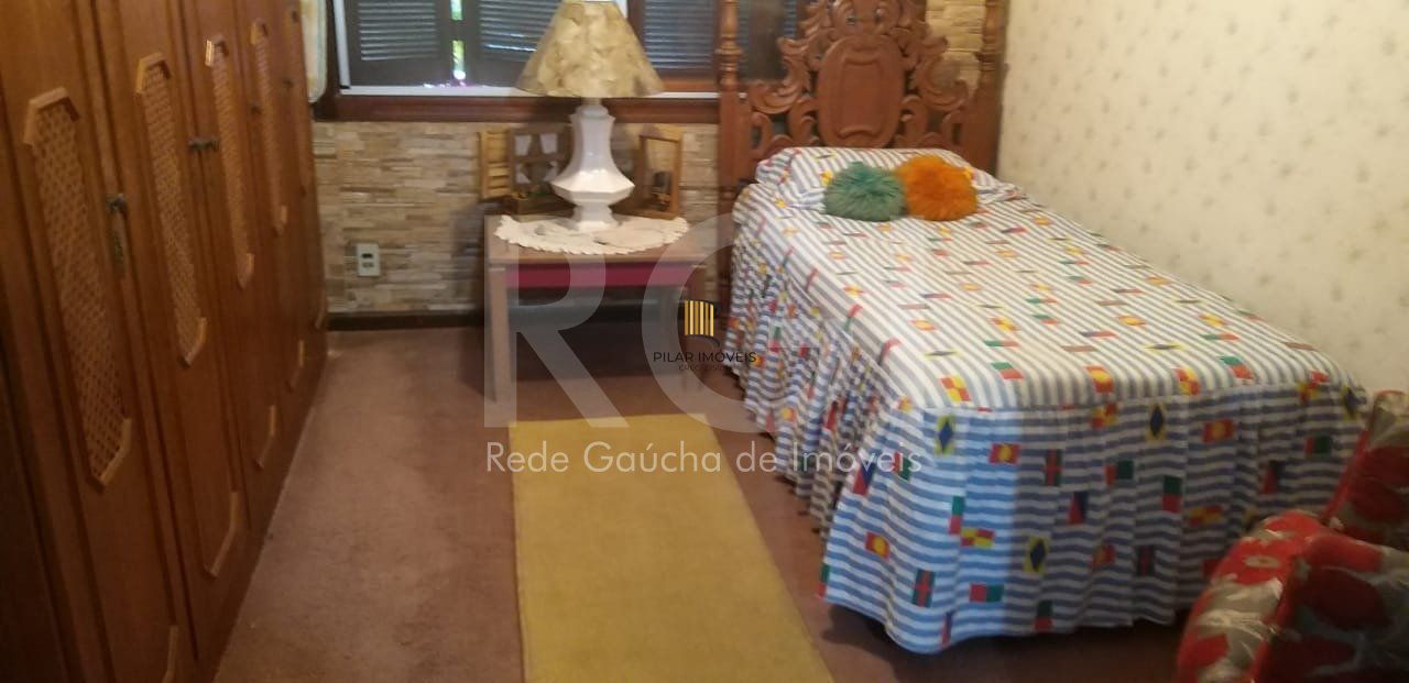 Casa para Venda - 750m², 6 dormitórios, sendo 3 suites, 4 vagas - Partenon