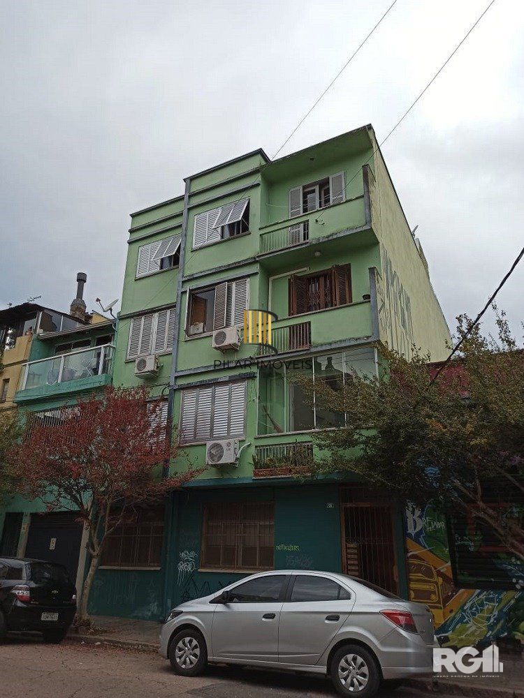 Apartamento à venda na Cidade Baixa – 2 dormitórios, de frente, com sacada integrada – Somente para investidor. - Pilar Imóveis