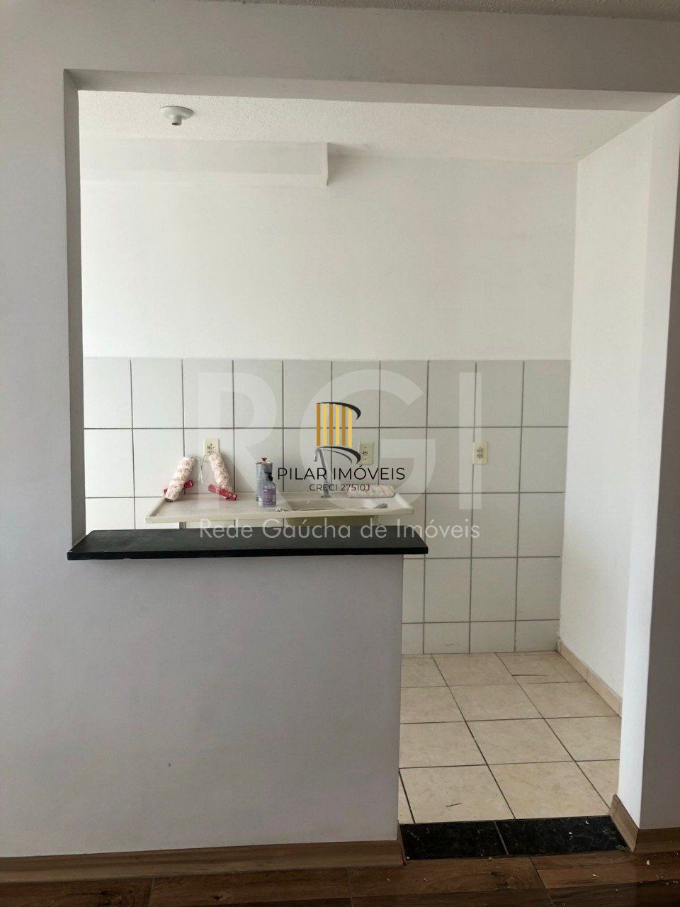 Apartamento com 2 quartos , 1 vaga em condominio fechado com portaria.