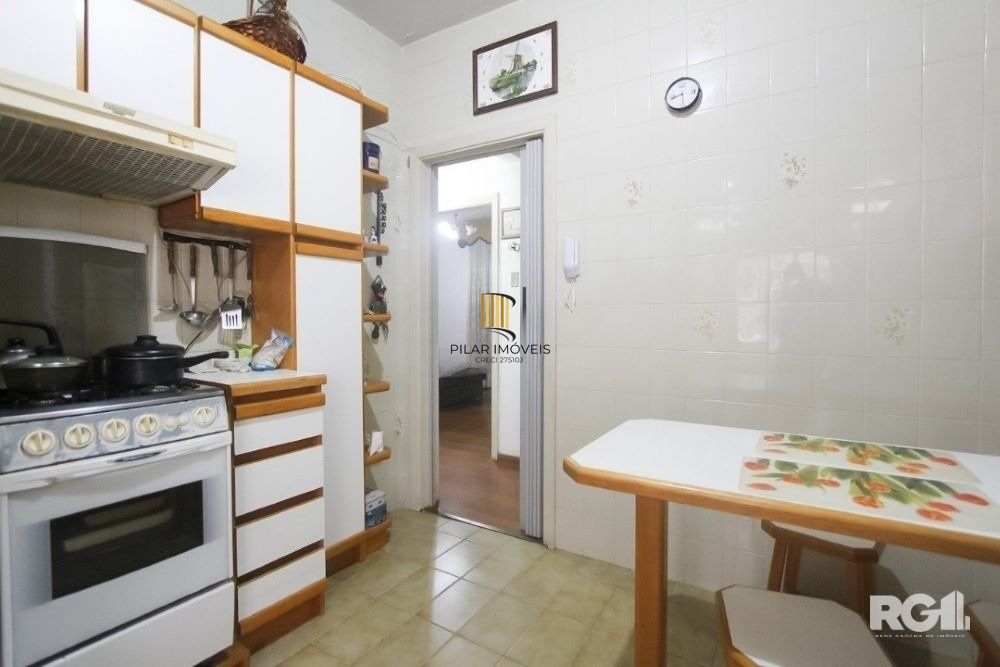 Apartamento de 2 dormitórios em ótima localização na Av. Cristovao colombo.