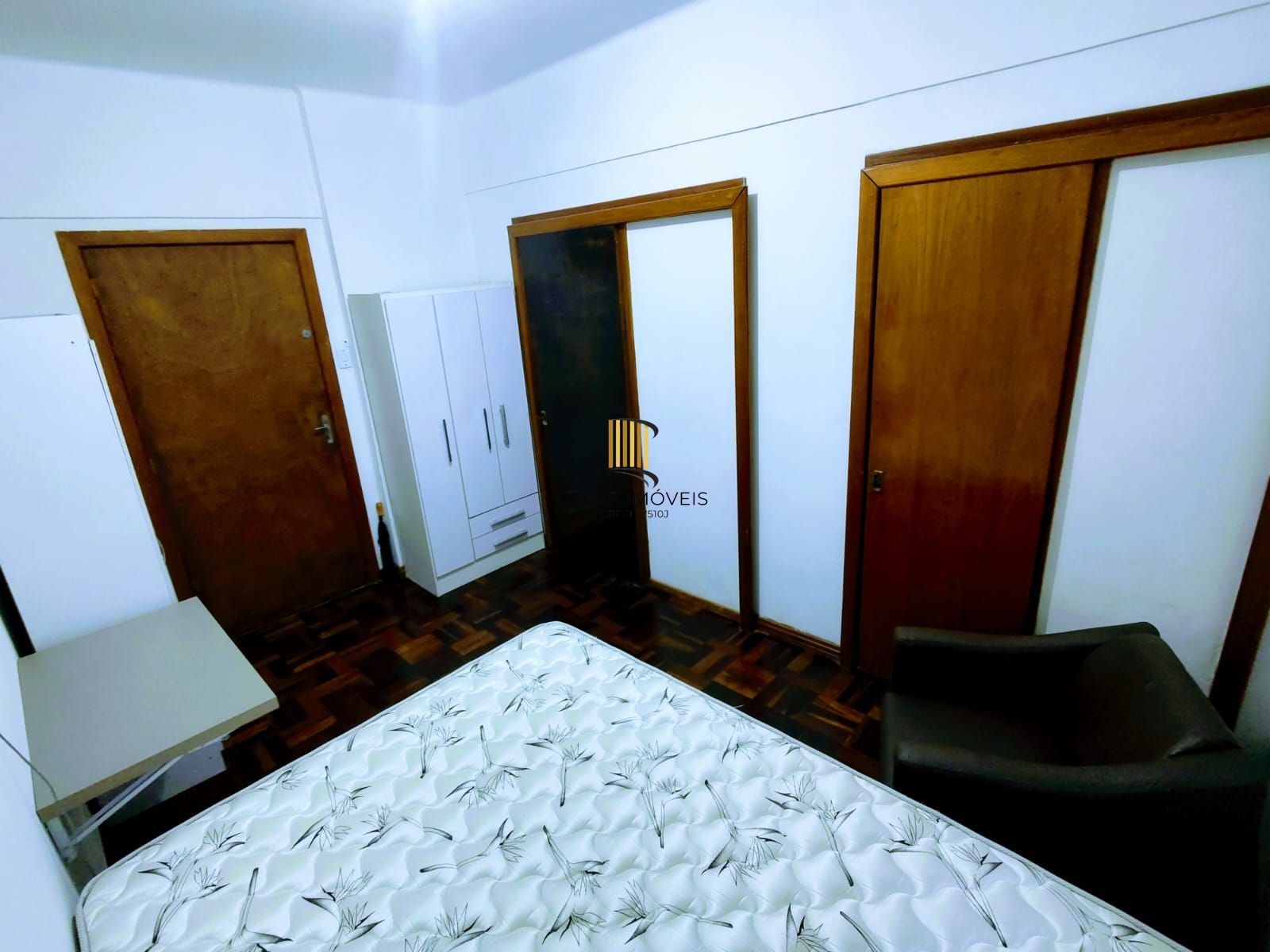 Apartamento JK à venda na Cidade Baixa.