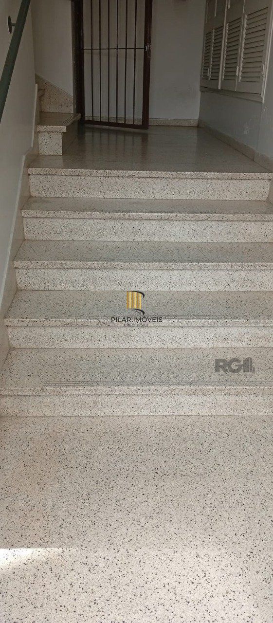 Apartamento 2 dormitórios , terreno elevado, lateral, bairro cidade baixa- Porto