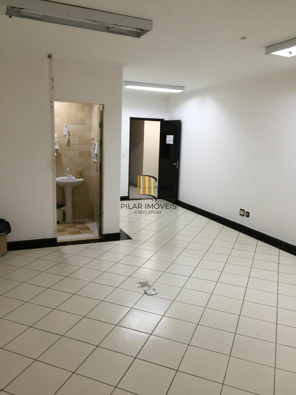 Sala Comercial 52m² na Praça 15 de Novembro — Elevador e Portaria