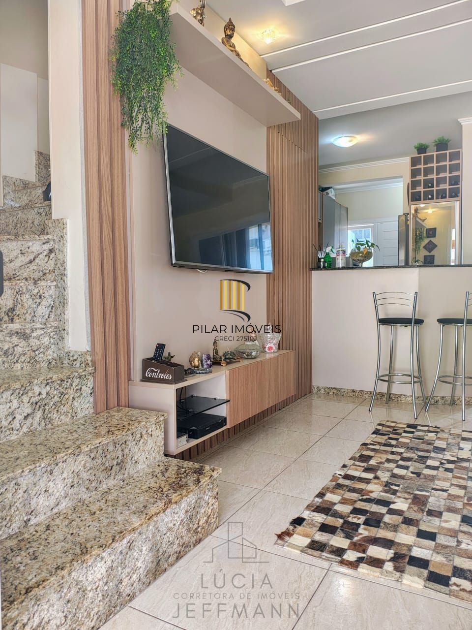 Casa em condomínio semi-mobiliada, desocupada e pronta para morar!