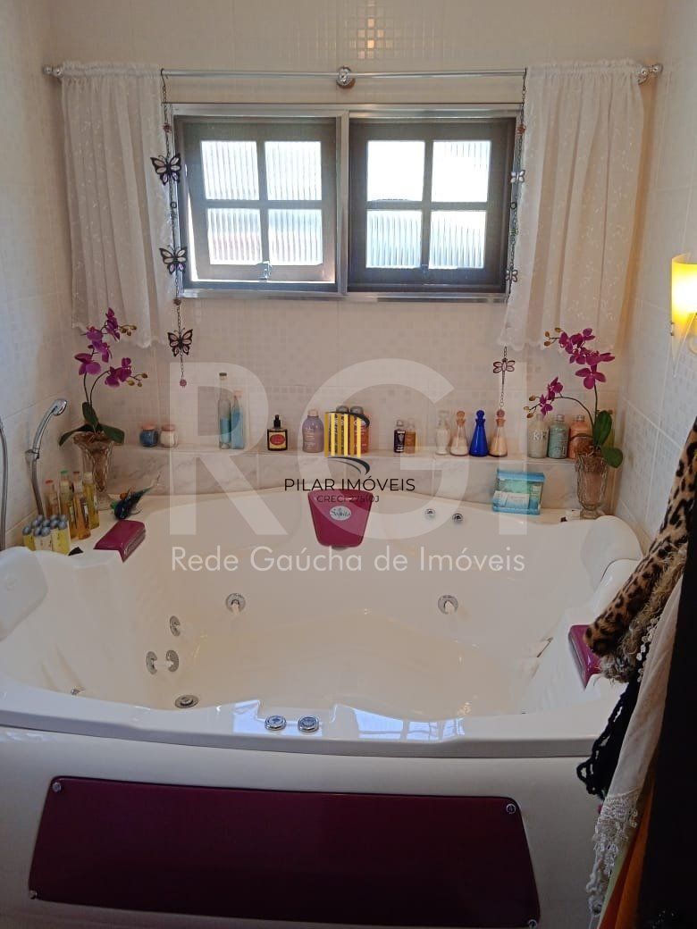 Casa para Venda - 750m², 6 dormitórios, sendo 3 suites, 4 vagas - Partenon