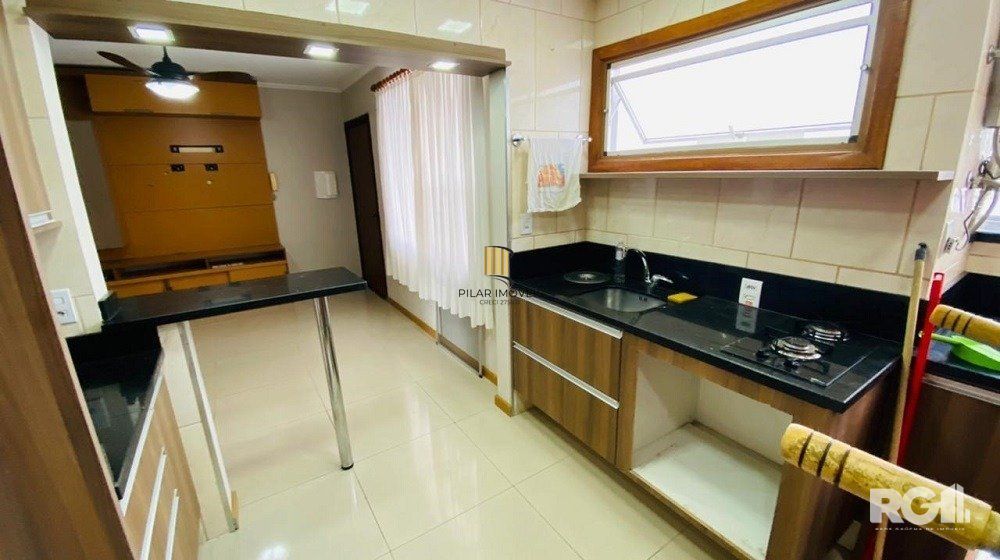 Apartamento de 2 dormitórios, frente, reformado na Cidade Baixa