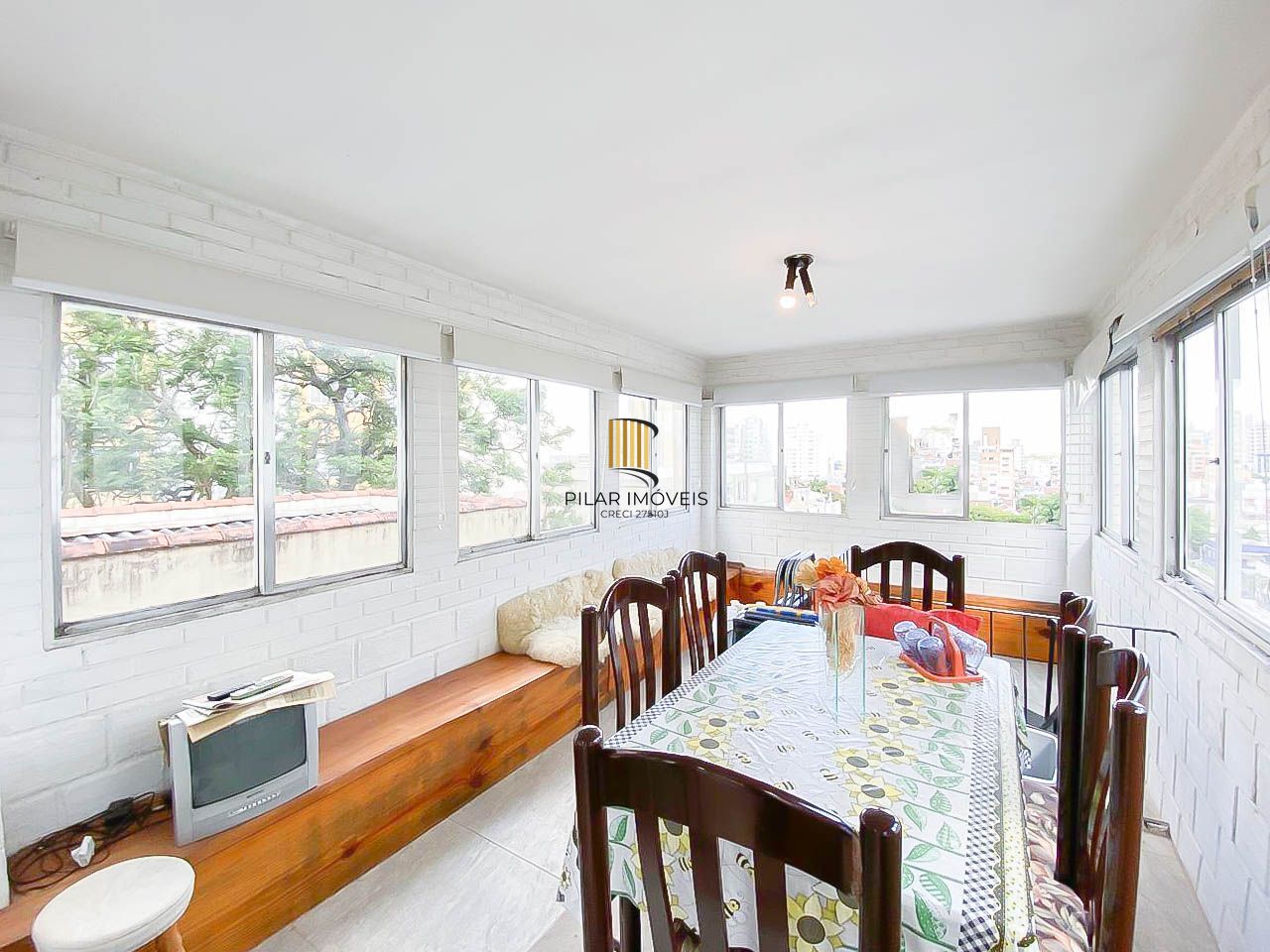 Duplex à venda no Rio Branco com 2 dormitórios, salão privativo e 2 vagas