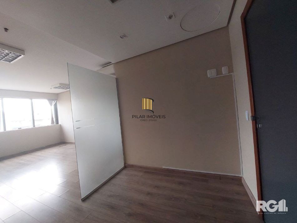 EXCELENTE SALA COMERCIAL NA CIDADE BAIXA COM 2 VAGAS ROTATIVAS A VENDA.