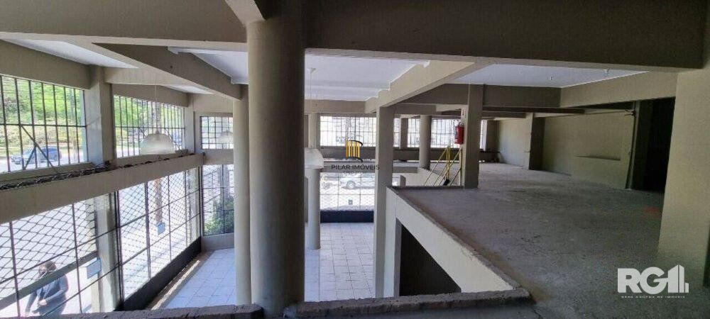 AMPLA LOJA COM MEZANINO, EM FRENTE A REDENÇÃO.