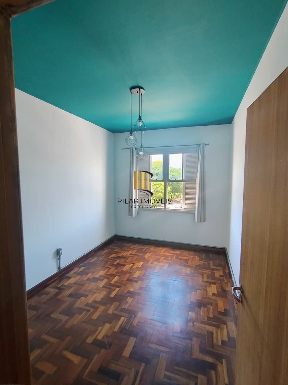 Ótimo apartamento desocupado de frente para a Redenção- Cidade Baixa