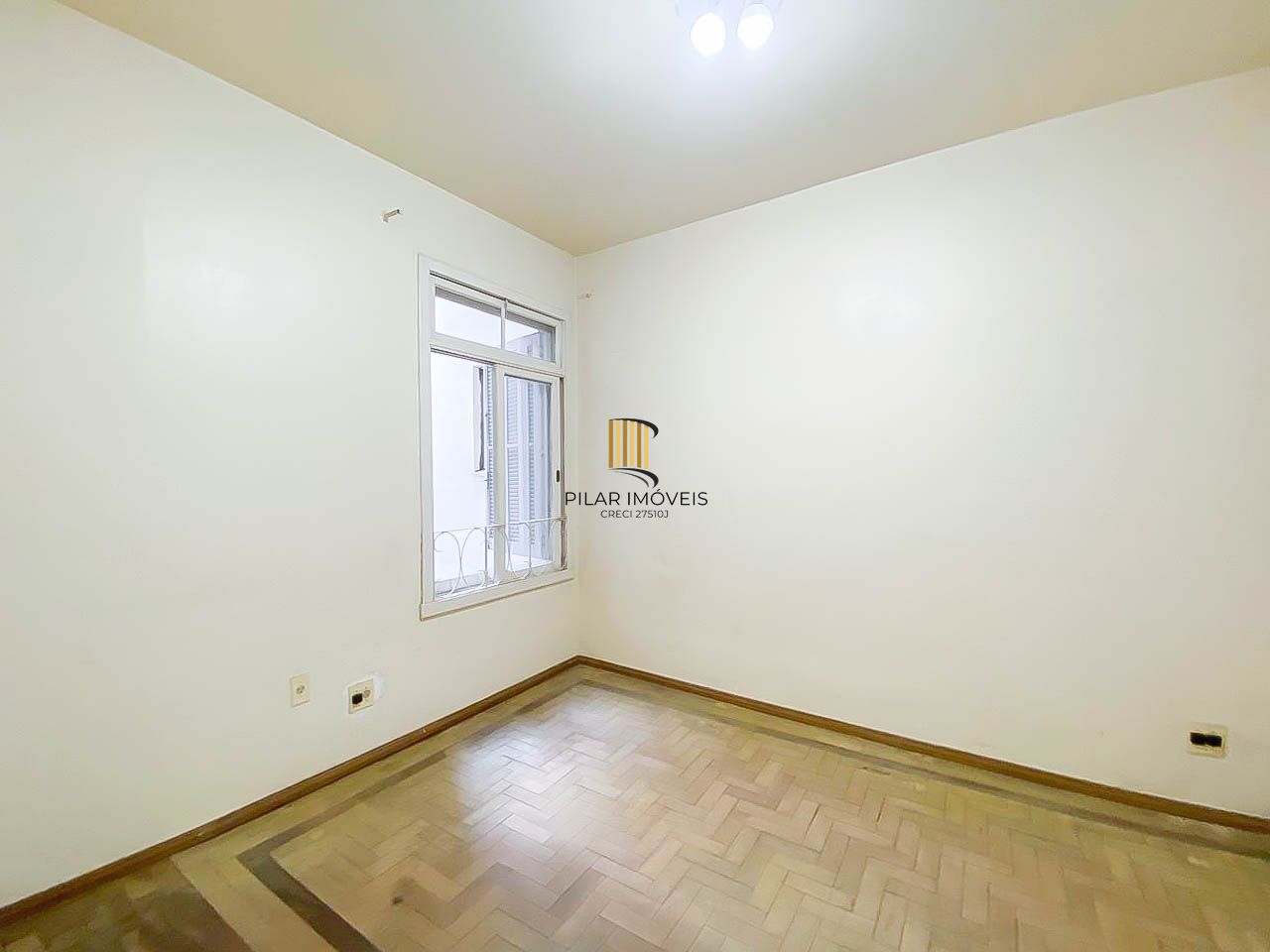 Apartamento amplo de 3 dormitórios, ensolarado, com portaria 24h próximo à UFRGS