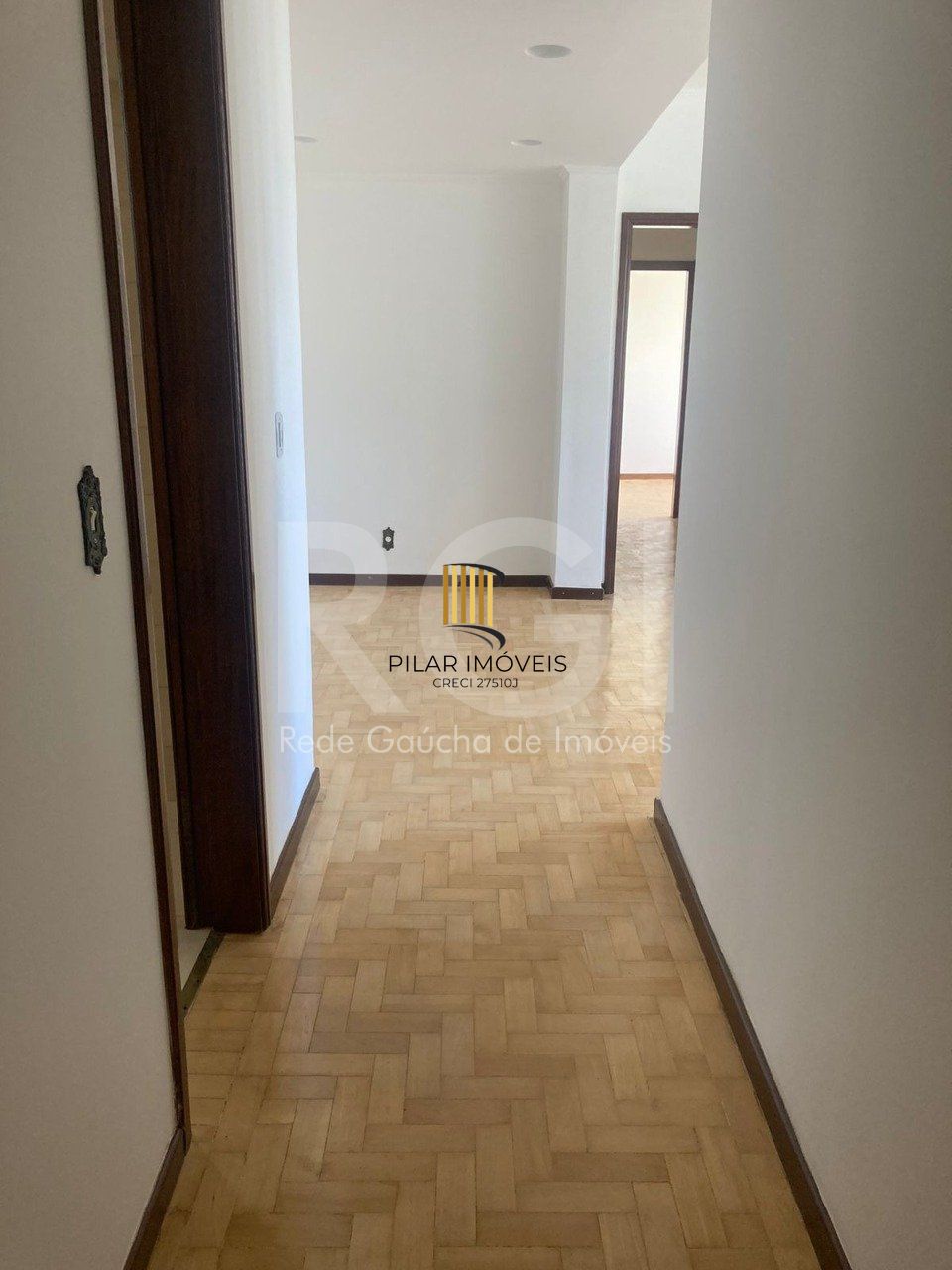 Ampla apartamento 3 dormitorios,living 2 ambientes na Cidade Baixa, com 2 garage