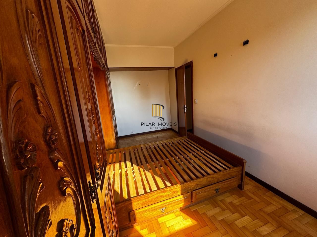 Apartamento no Centro Histórico de Porto Alegre – 2 dormitórios e 2 banheiros, dependência e elevador.