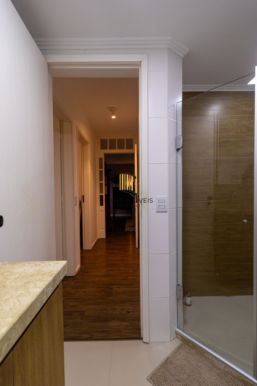 Apartamento 2 Dorm (1 Suíte) com 2 Banheiros, Vaga e Varanda – 87m² na Floresta