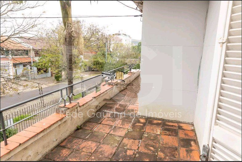 Casa para Venda - 210m², 4 quartos, sendo 1 suites, 4 vagas - Petrópolis