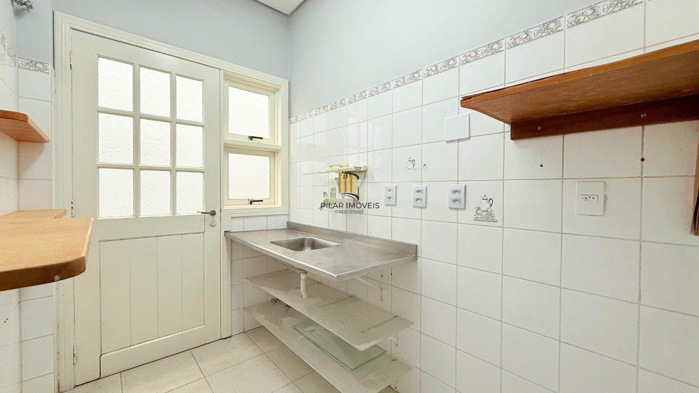 CASA 230m² 5 QUARTOS/SALAS, 3 VAGAS DE GARAGEM - USO RESIDENCIAL OU COMERCIAL