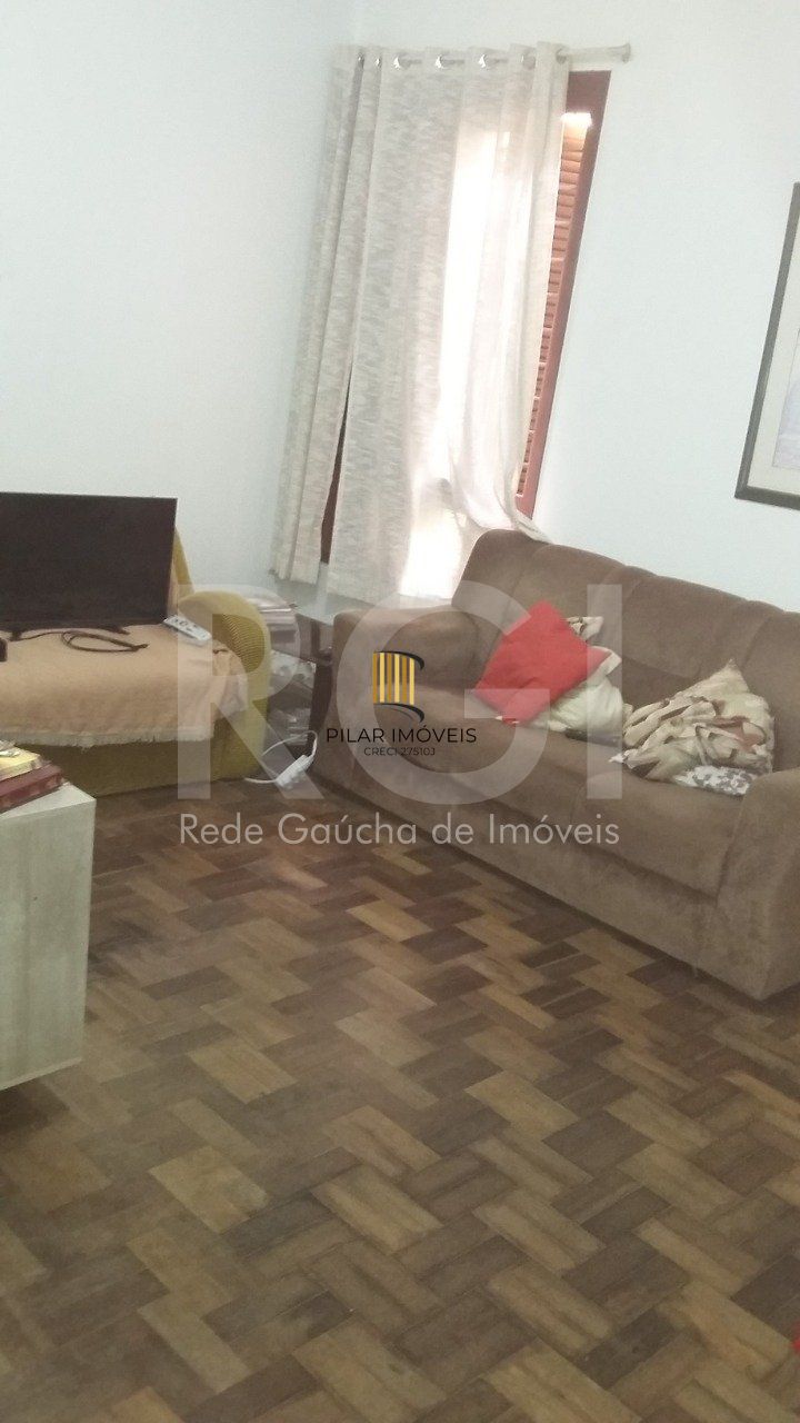 Casa com 4 quartos, 4 banheiros  e amplo pátio no miolo do bairro Cidade Baixa!