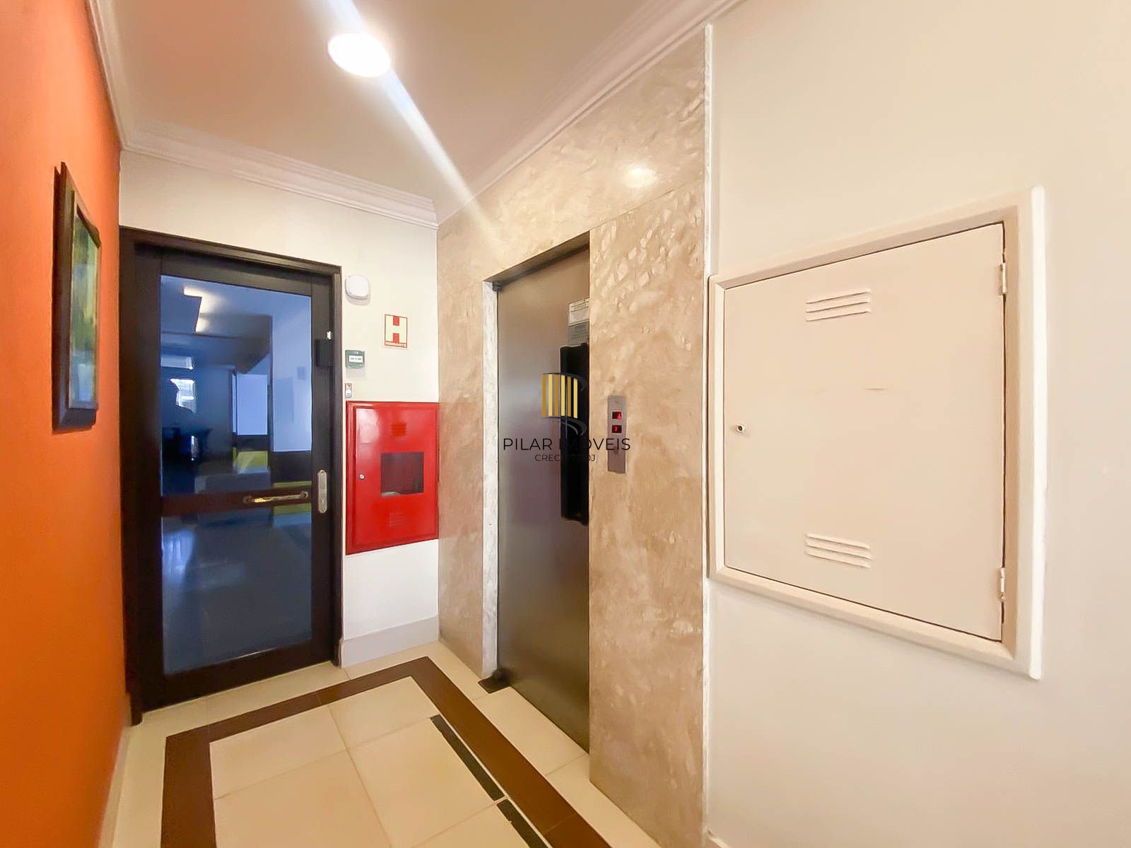 Apartamento 2 Dormitórios com Suíte, Closet, Escritório e Garagem no Rio Branco