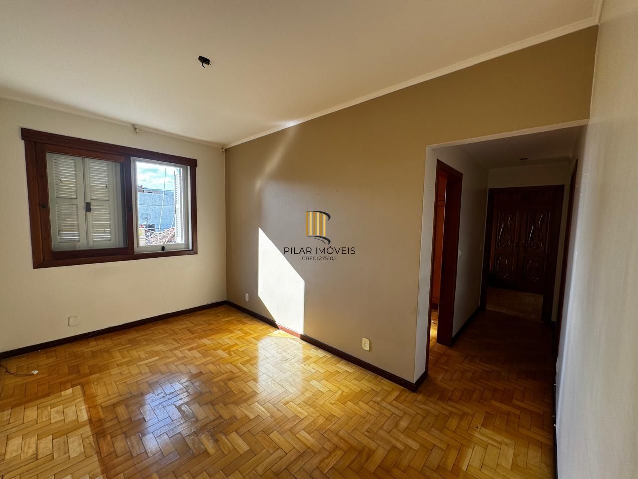 Apartamento no Centro Histórico de Porto Alegre – 2 dormitórios e 2 banheiros, dependência e elevador.