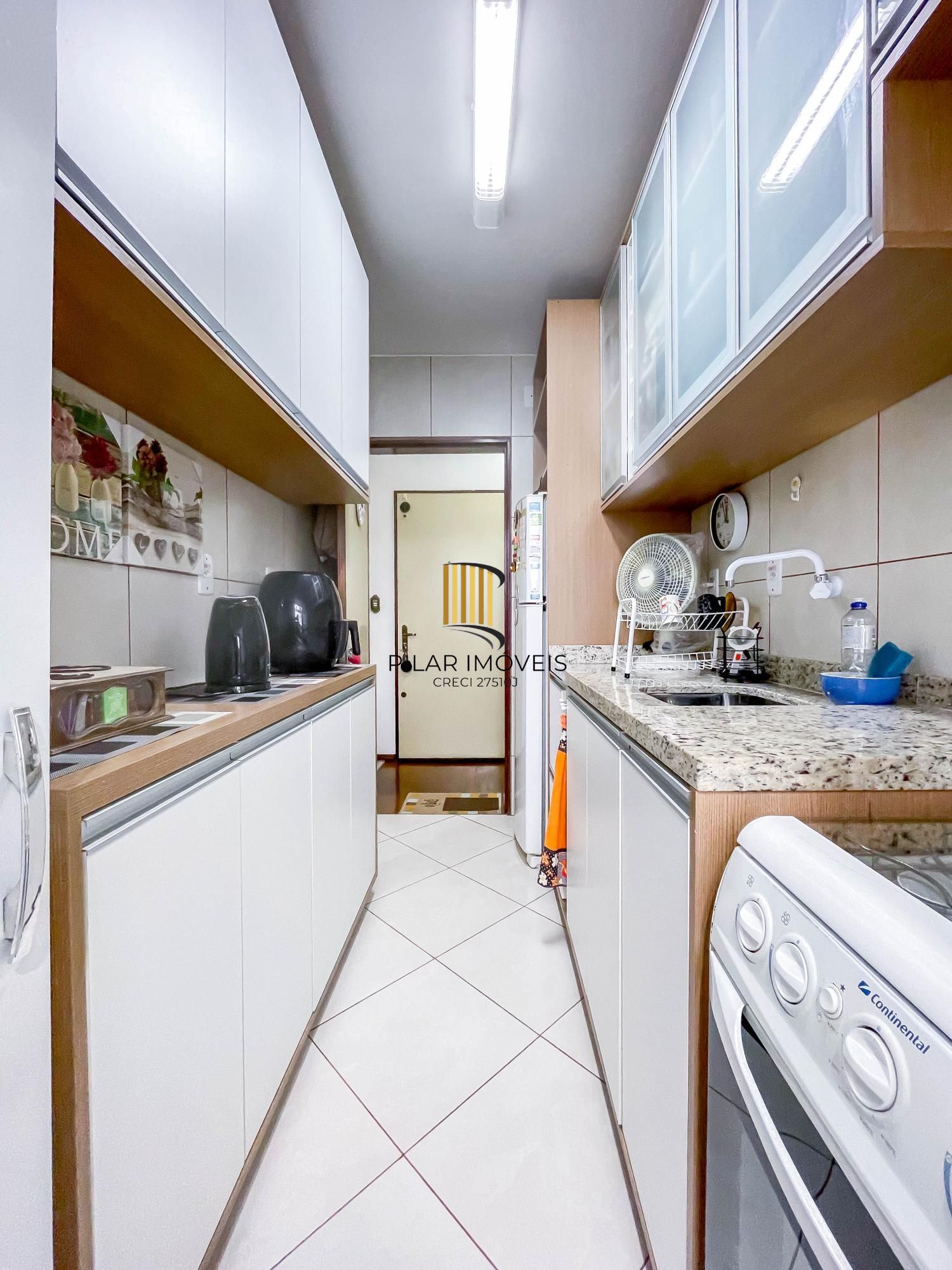 APARTAMENTO 1 DORMITÓRIO, SACADA, 1 VAGA - BAIRRO SÃO SEBASTIÃO