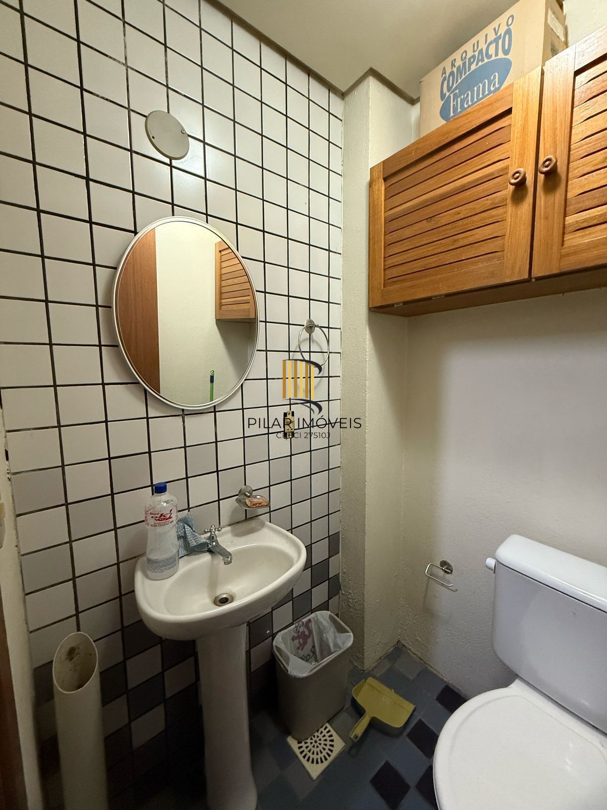 Sala comercial duplex,  área privativa de 71,68m², Bairro Azenha- Porto Alegre