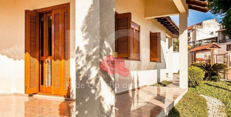 Casa para Venda - 287m², 4 dormitórios, sendo 1 suites, 4 vagas - Partenon
