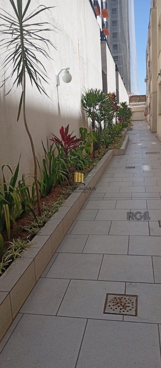 Apartamento 2 dormitórios , terreno elevado, lateral, bairro cidade baixa- Porto