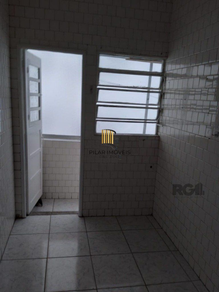 Apartamento 2 dormitórios de frente, dependência completa, no bairro Bom Fim -po