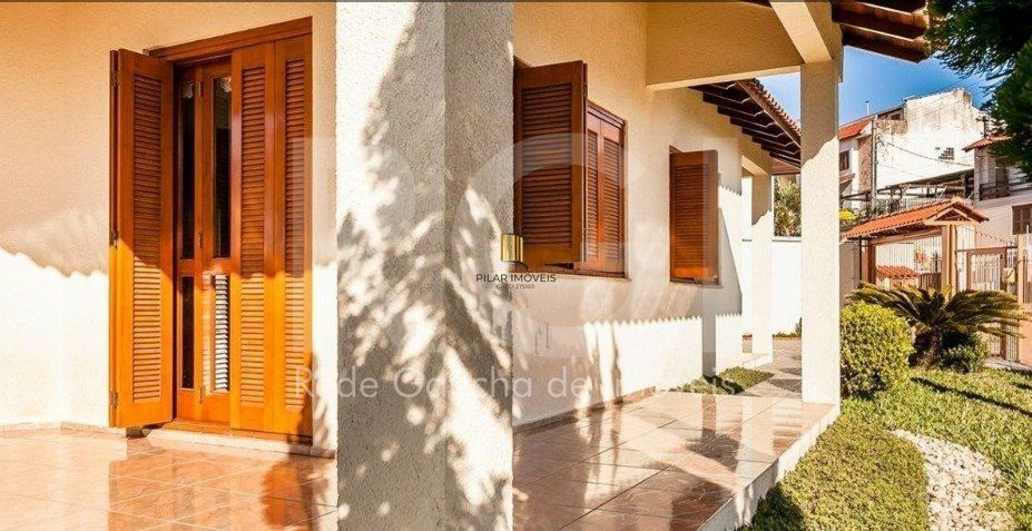 Casa para Venda - 287m², 4 dormitórios, sendo 1 suites, 4 vagas - Partenon