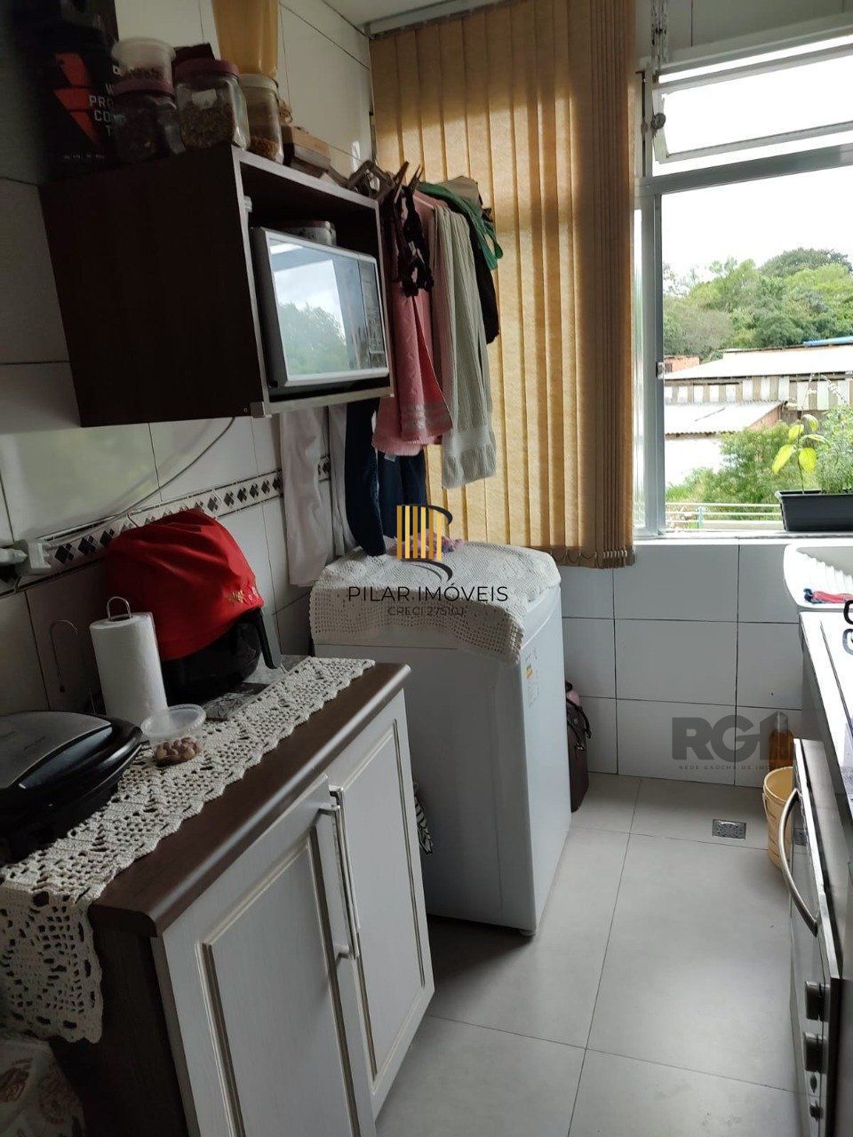 Ótimo apartamento 2 dormitórios de fundos, com garagem, bairro Cavalhada-Porto A