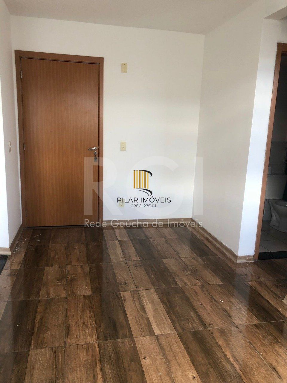 Apartamento com 2 quartos , 1 vaga em condominio fechado com portaria.