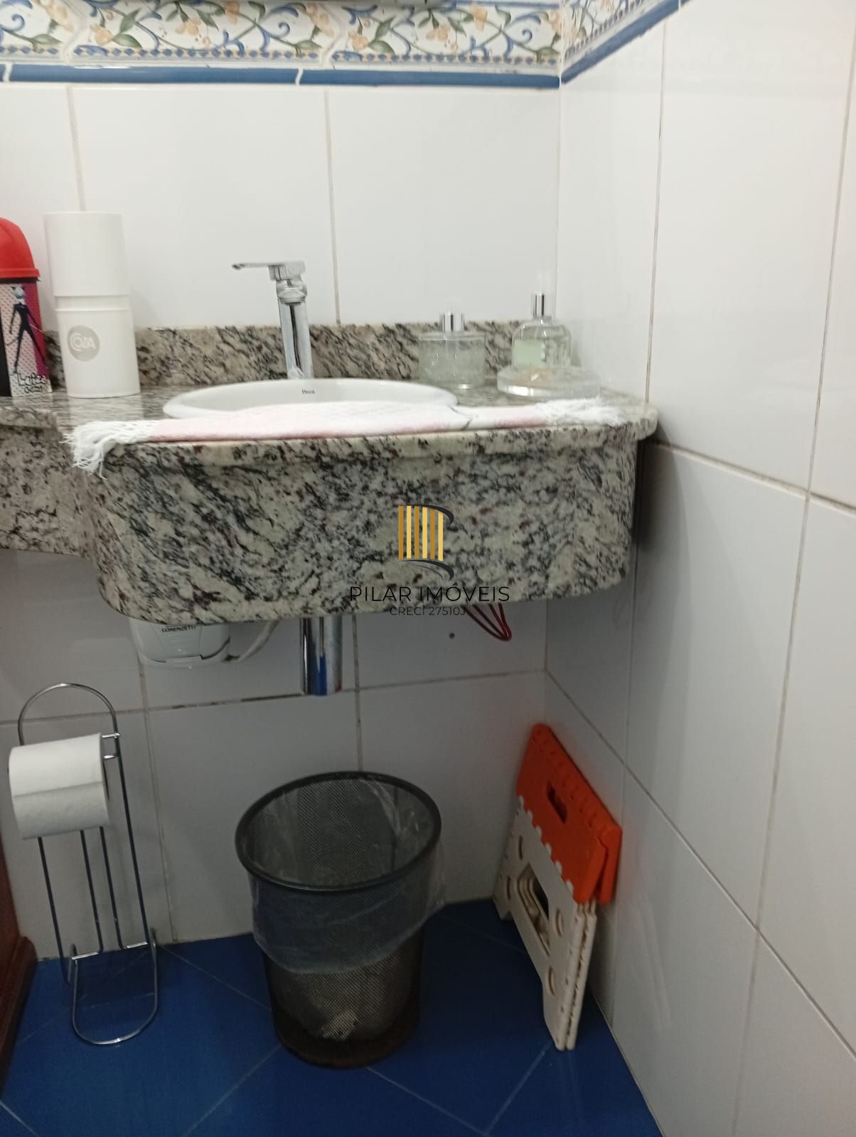 Casa com 5 quartos , 7 banheiros e pátio!