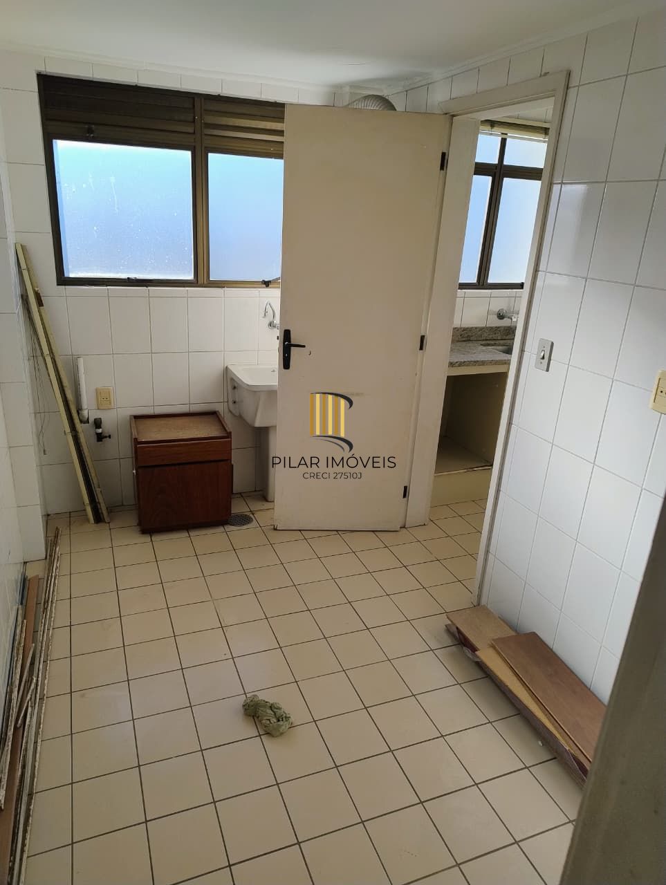 Apartamento 2 quartos, sacada com churrasqueira e  garagem no bairro Cidade Baix