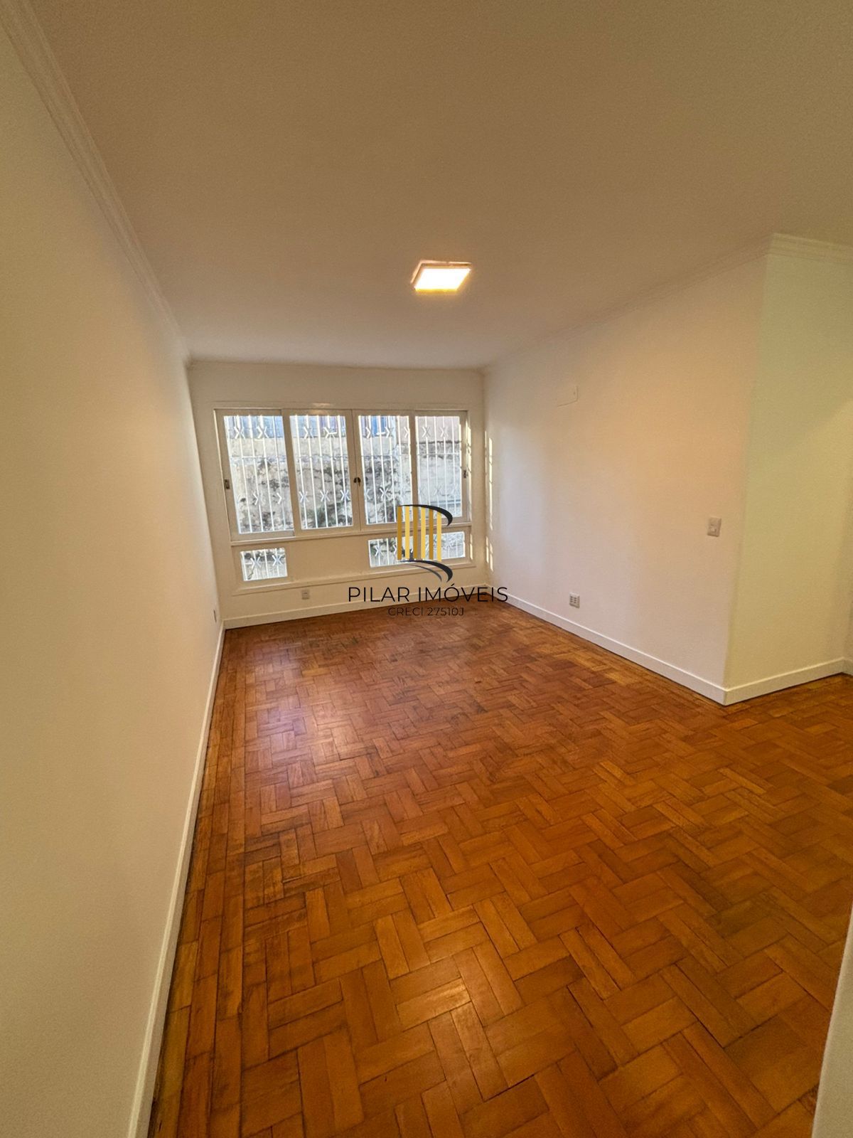 Apartamento amplo reformado com vaga de garagem  à venda na Marquês do Pombal