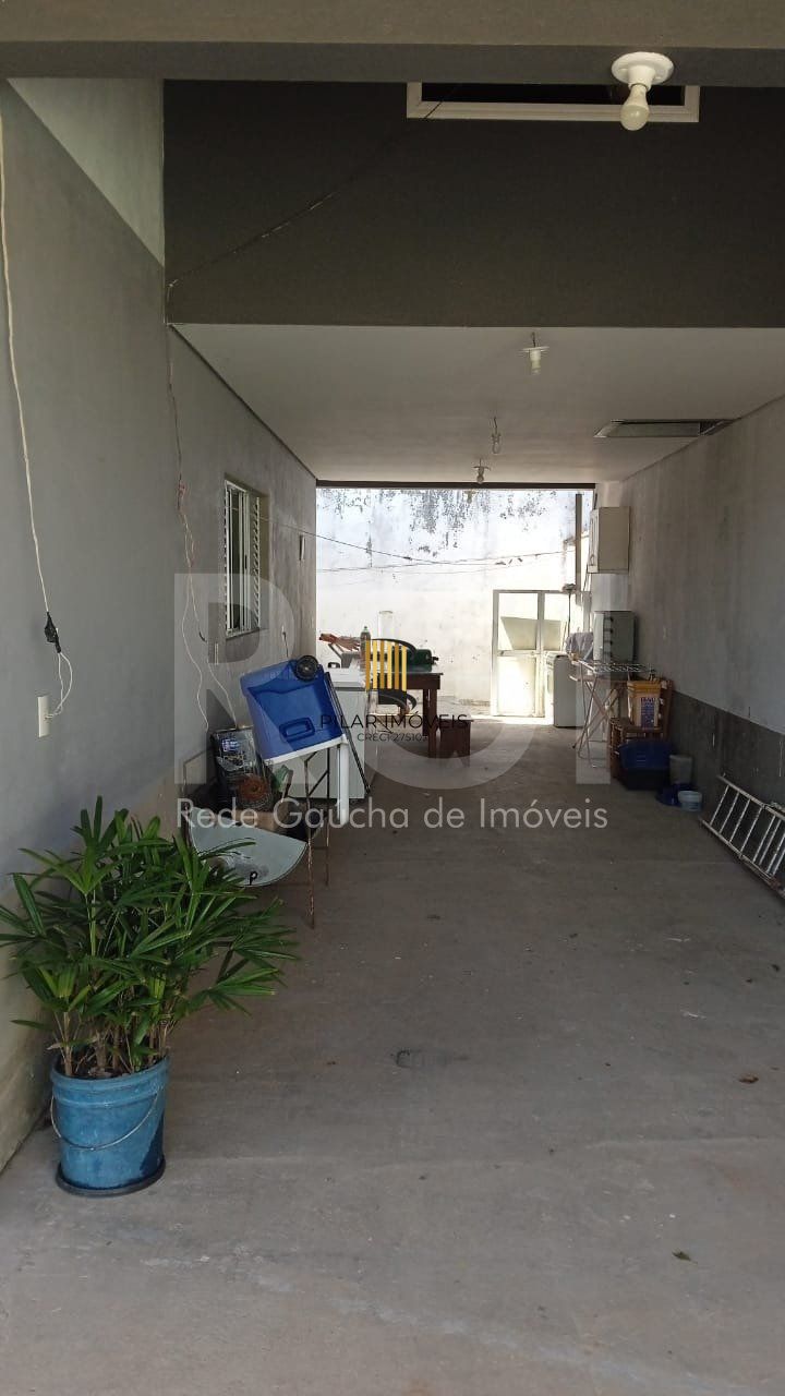 Casa para Venda - 90m², 3 dormitórios, 4 vagas - Maria Regina
