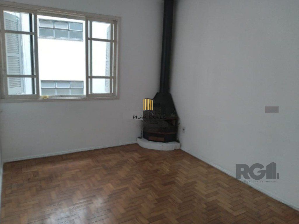 Apartamento 2 dormitórios de frente, dependência completa, no bairro Bom Fim -po