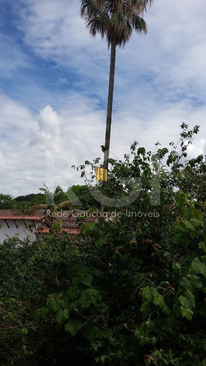 Casa com 4 quartos, 4 banheiros  e amplo pátio no miolo do bairro Cidade Baixa!
