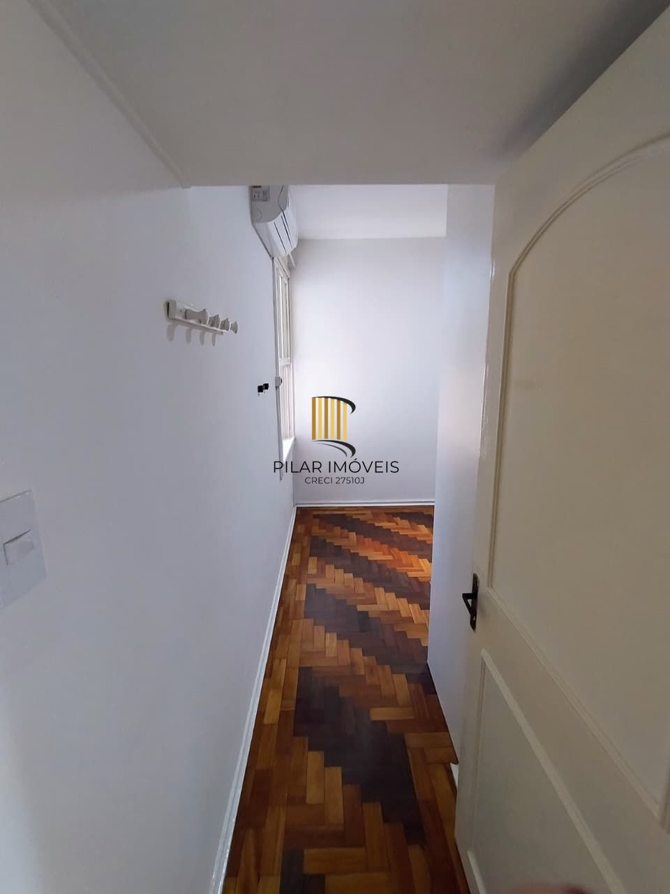 #Vende apartamento  desocupado com 2 quartos no Menino Deus#