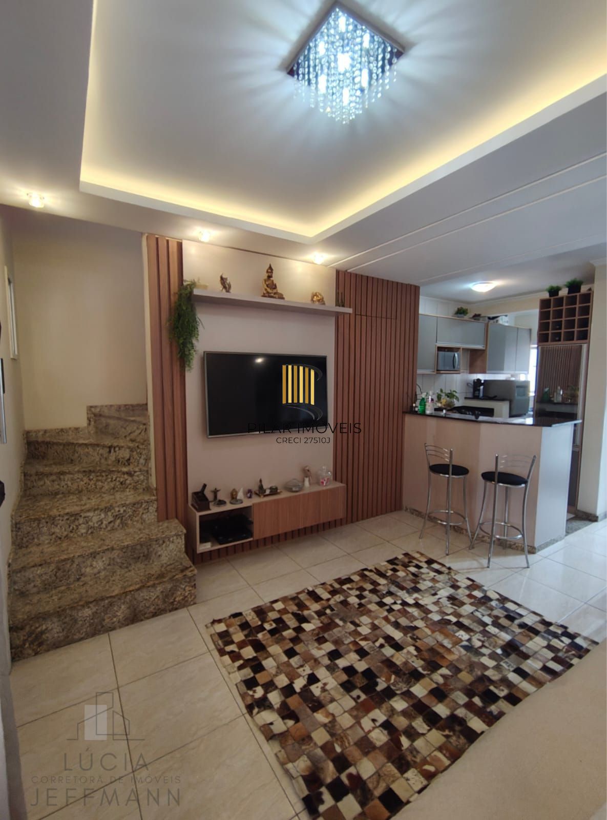 Casa em condomínio semi-mobiliada, desocupada e pronta para morar!