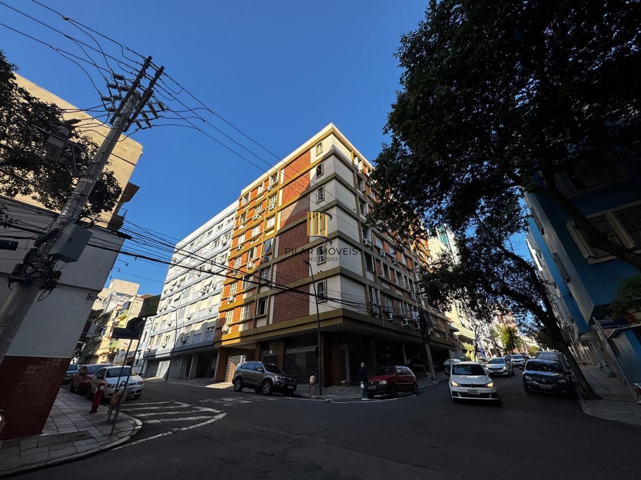 Apartamento no Centro Histórico de Porto Alegre – 2 dormitórios e 2 banheiros, dependência e elevador. - Pilar Imóveis